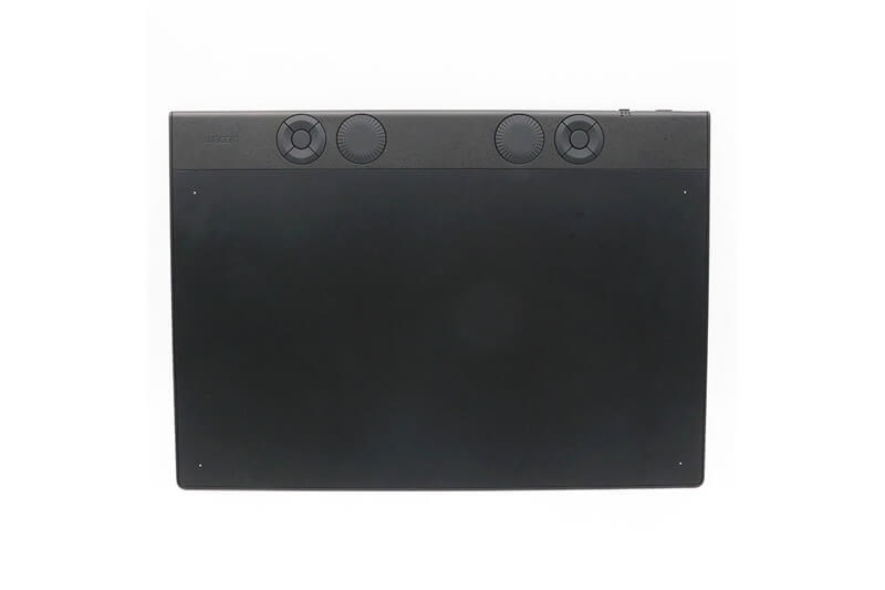 【買取実績】WACOM ワコム Intuos Pro medium PTK670K0C ブラック 板型ペンタブレット 2024年製｜中古買取価格31,000円