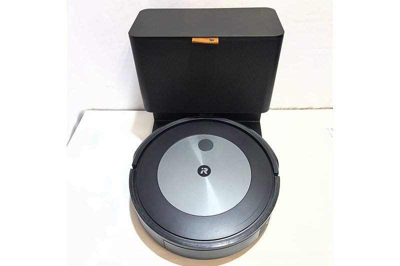 【買取実績】iRobot Roomba j7+ ロボット掃除機+クリーンベース（自動ゴミ収集機）j710860｜中古買取価格4,500円